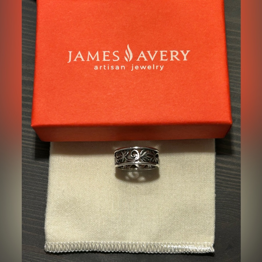 Size 5.5 James Avery vine ring retired item
